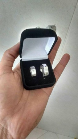 Modelo: Reta, 9mm com brilhante em uma
